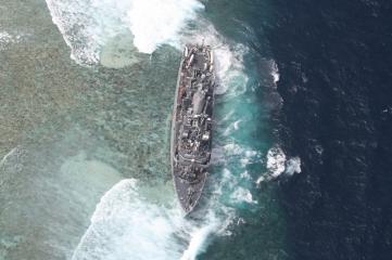 The USS Guardian on the Tubbataha Reef